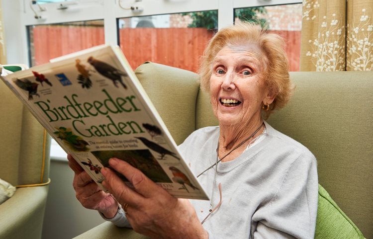 Edinburgh care home residents flock together for birdwatch